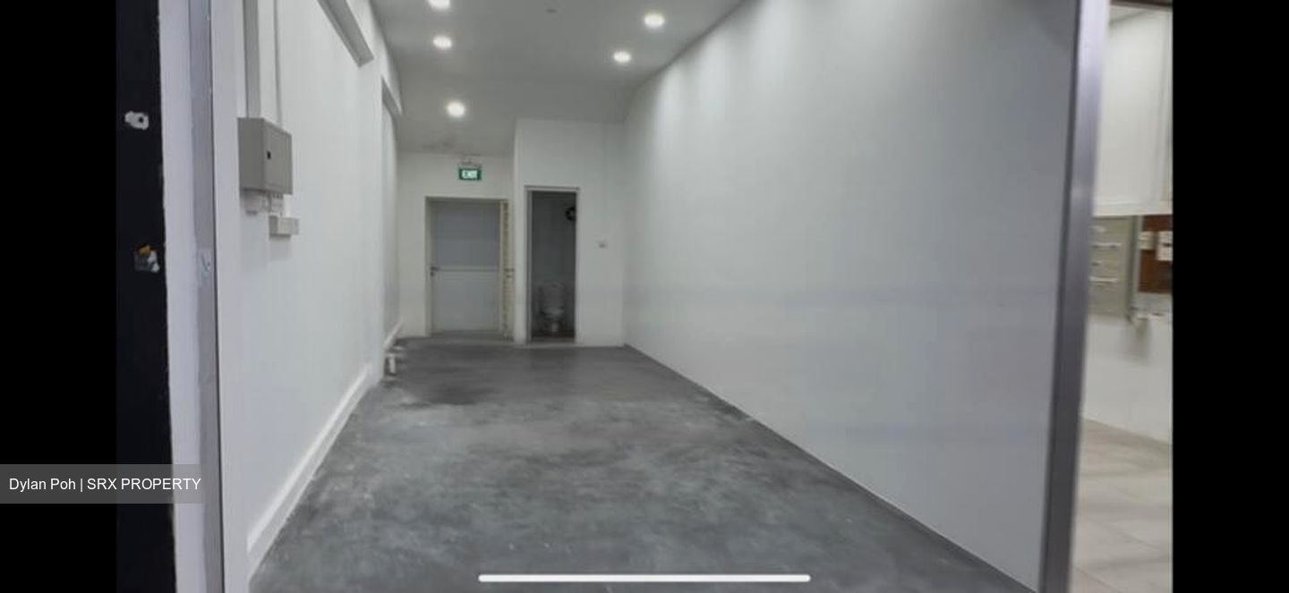 Yishun Avenue 11 (D27), Shop House #451062951